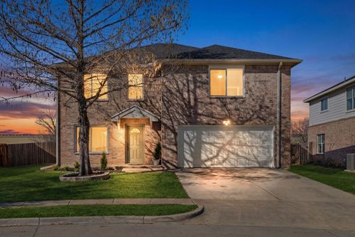 904 Canary Dr, Saginaw, TX, 76131-8817 | Card Image