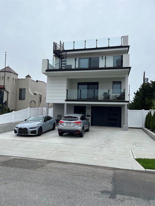 549 E Olive St, Long Beach, NY, 11561-3723 | Card Image