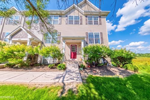 1689 W Turtle Creek Ln, Round Lake, IL, 60073-2394 | Card Image
