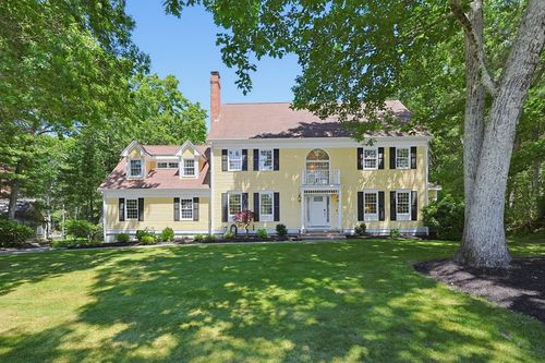 8 Turner Hill Rd, Medfield, MA, 02052-3313 | Card Image