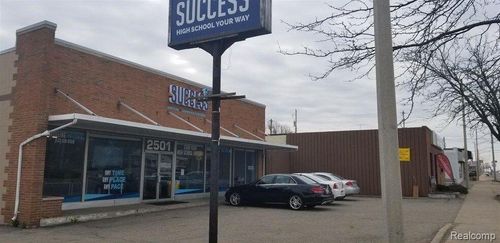 2501 S Cedar St, Lansing, MI, 48910-3137 | Card Image
