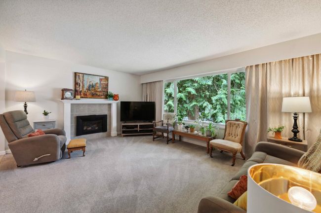 4037 196 A St, House other with 6 bedrooms, 3 bathrooms and 6 parking in Langley BC | Image 4