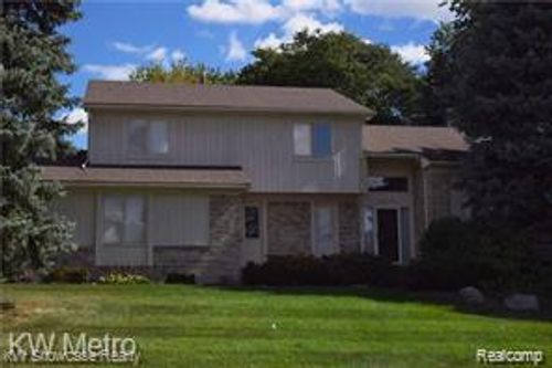 37270 Chesapeake Rd, Farmington Hills, MI, 48335-1143 | Card Image