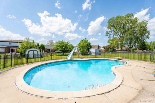 36613 La Marra Dr, Sterling Heights, MI, 48310-4574 | Card Image
