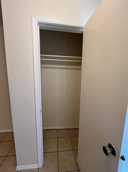 905-905 Aspen Ct, Noble, OK, 73068-9325 | Card Image