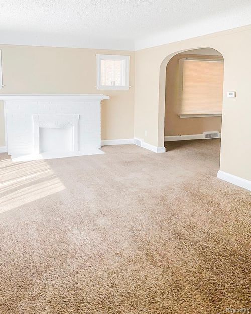 9590 Memorial St, Detroit, MI, 48227-1012 | Card Image