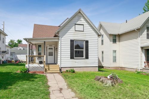 560 10th Ave S, Clinton, IA, 52732-5819 | Card Image