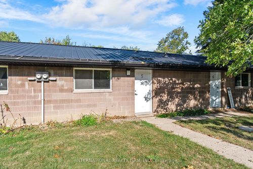 9921 Superior St, Port Franks, ON, N0M2L0 | Card Image