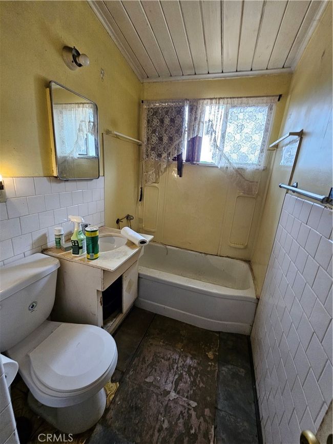 8423 Mammoth Ave, House other with 2 bedrooms, 1 bathrooms and 1 parking in Panorama City CA | Image 5