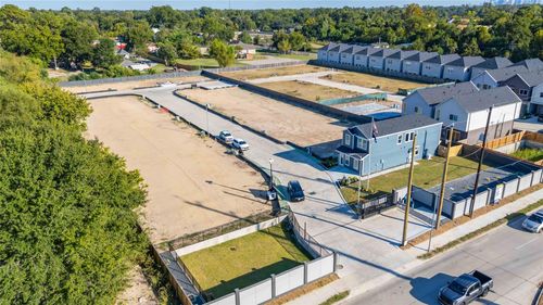 1062 Wheatley St, Houston, TX, 77091 | Card Image