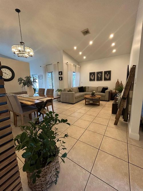 7851 Nw 34th Pl, Hollywood, FL, 33024-2273 | Card Image