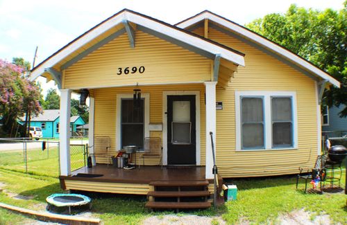 3690 Saint Helena St, Beaumont, TX, 77703-2924 | Card Image