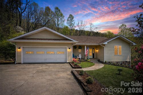 1424 Wolfpen Rd, Old Fort, NC, 28762-6858 | Card Image