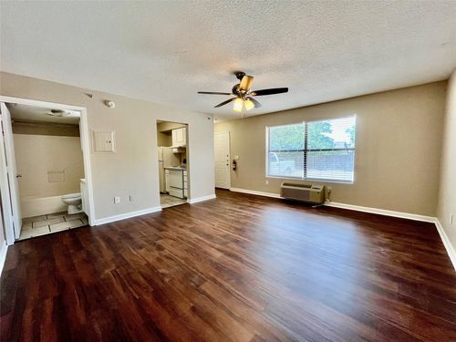 apt-104-701 W Sycamore St, Denton, TX, 76201-5926 | Card Image