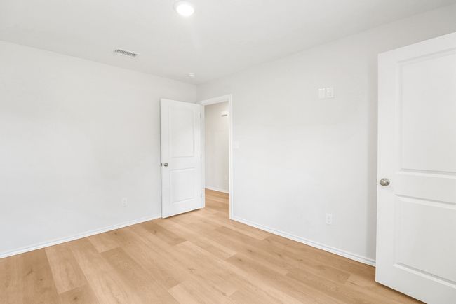 Guest Bedroom 1 | Image 15