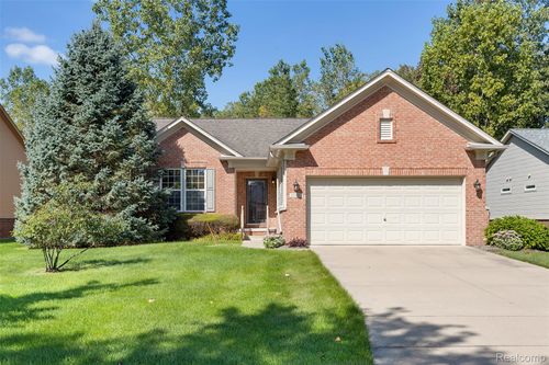 24270 Grand Traverse Ave, Brownstown Twp, MI, 48134-8051 | Card Image