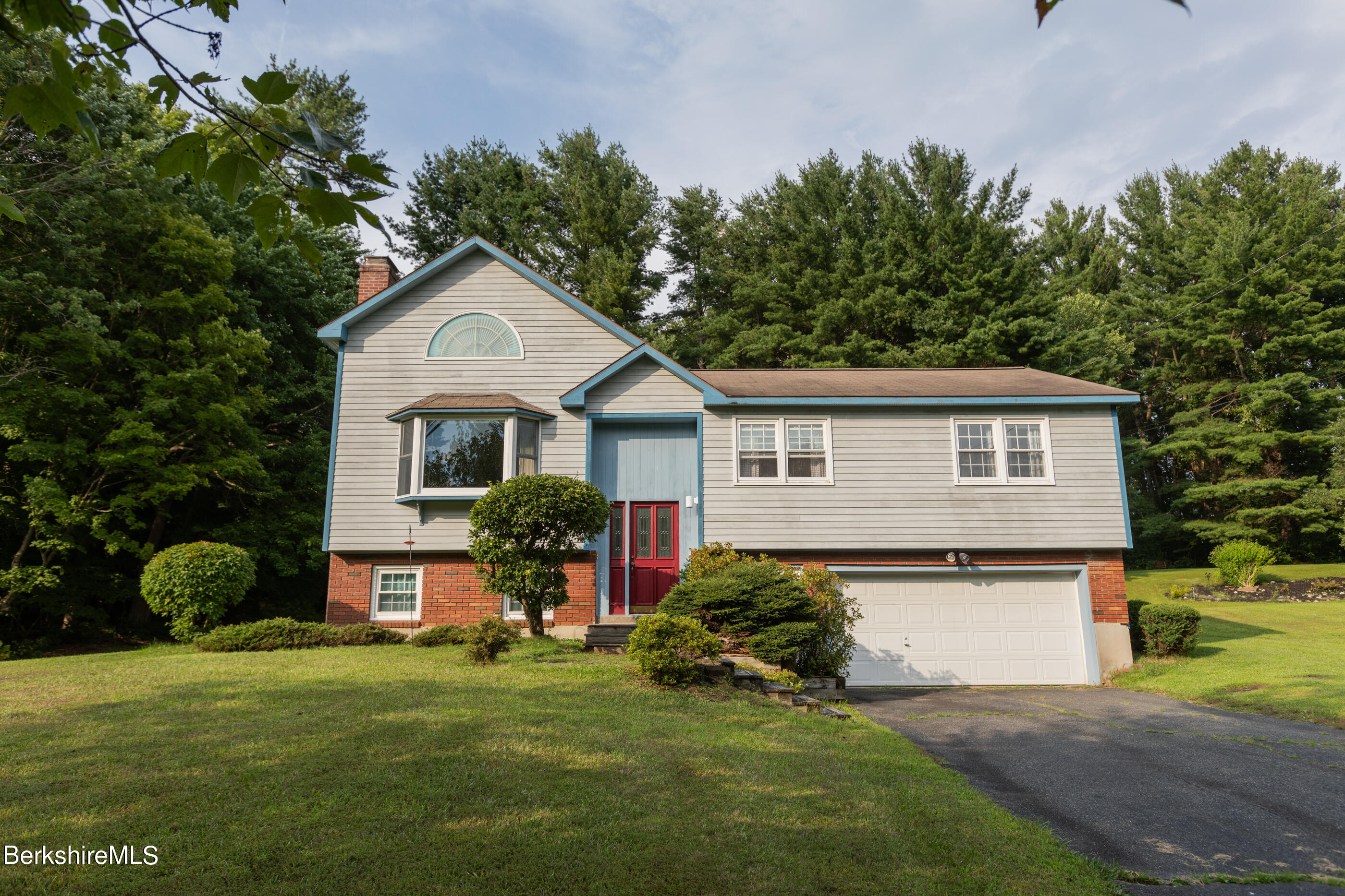 Holmeswood Ter, Lenox, MA 01240