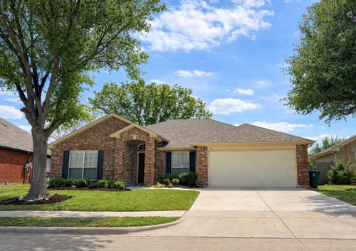 208 Creek Point Ln, Arlington, TX, 76002-3490 | Card Image