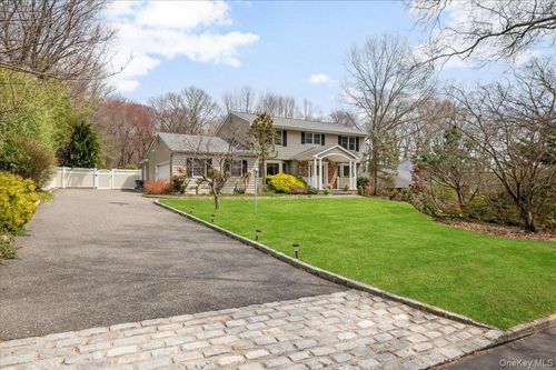 112 Village Hill Dr, Dix Hills, NY, 11746-8340 | Card Image