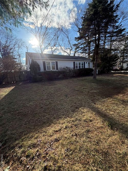 60 Webb Ave, Patchogue, NY, 11772-8025 | Card Image