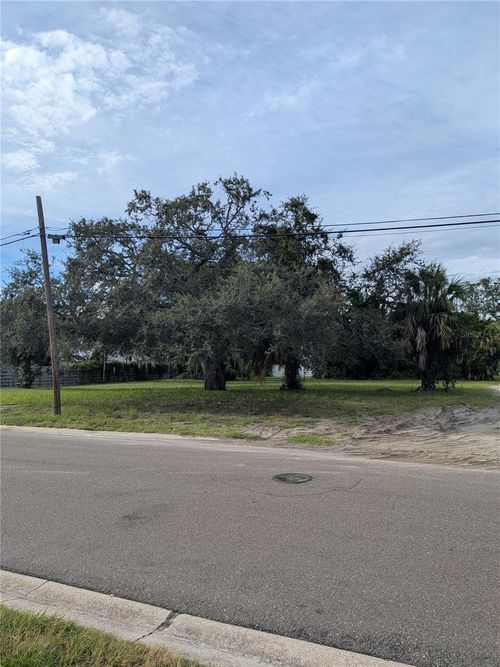 731 36th Ave S, ST PETERSBURG, FL, 33705-3743 | Card Image