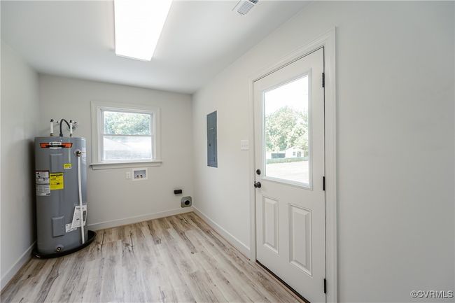 Large Laundry Room | Image 19