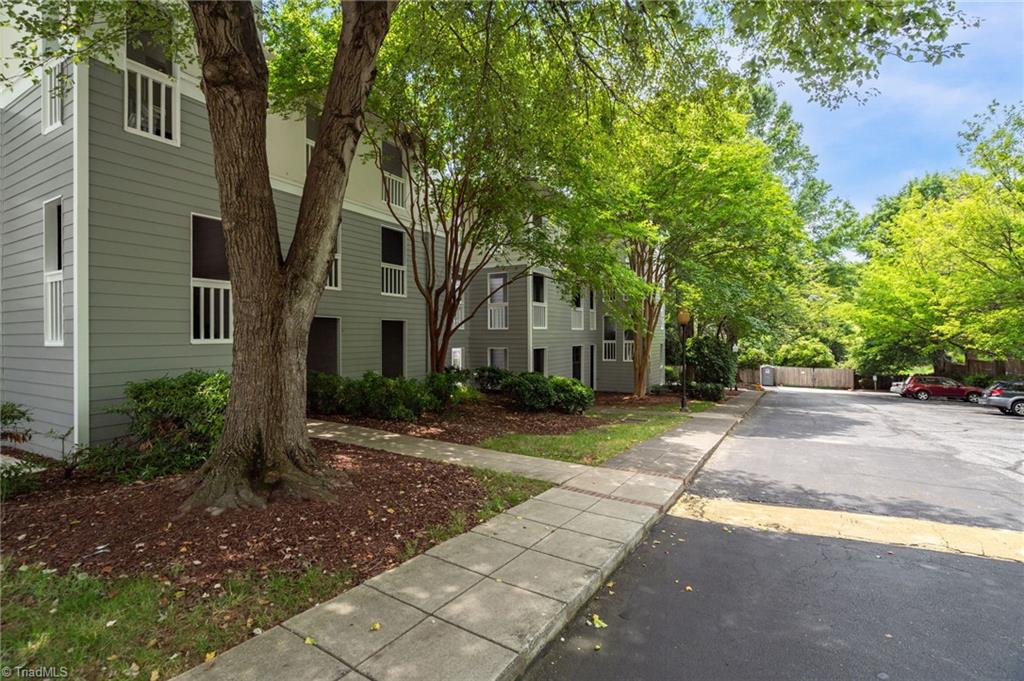 Oakwood Ct, Winston Salem, NC 27103