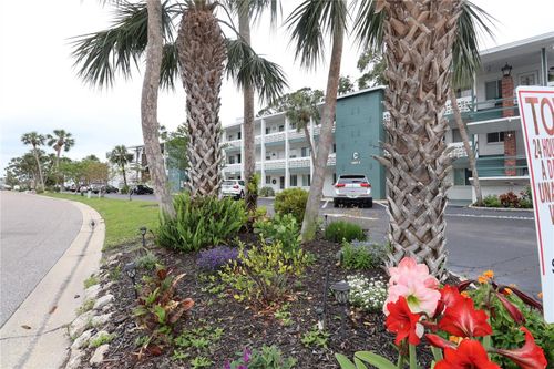 c23-5888 17th St W, BRADENTON, FL, 34207-3948 | Card Image