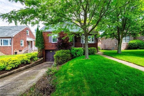 1322 Overlook Dr, Weirton, WV, 26062-5125 | Card Image