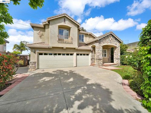 11 Meadows Ct, Fremont, CA, 94539-6290 | Card Image