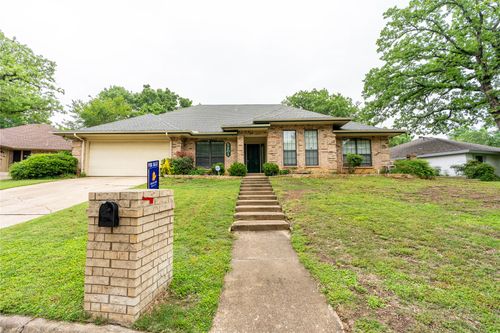 5201 Rustle Leaf Dr, Arlington, TX, 76017-1252 | Card Image