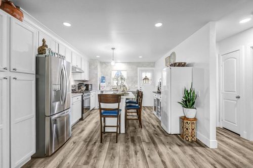 6-2012 E Mission Ave, Escondido, CA, 92027-1774 | Card Image