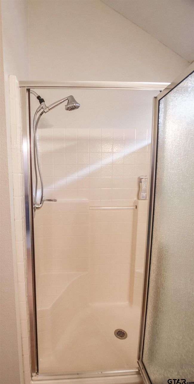 610 Winding Brook Ln, House other with 3 bedrooms, 2 bathrooms and null parking in Tyler TX | Image 15