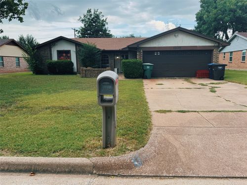 3529 Kelvin Ave, Fort Worth, TX, 76133-4208 | Card Image
