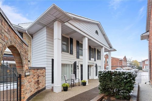 {{alt}} | Card Image