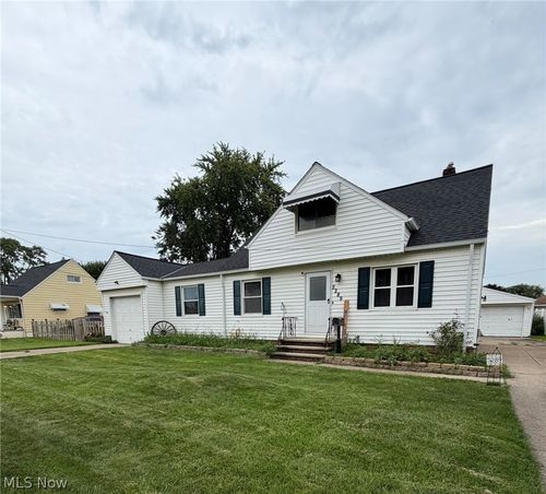 5289 Smith Rd, Brook Park, OH, 44142-1748 | Card Image