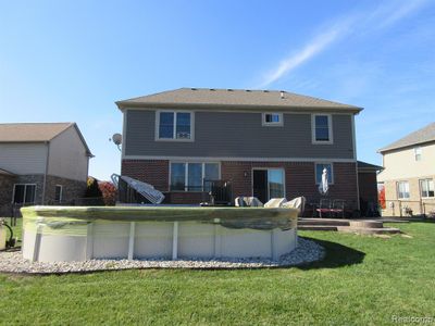 29293 Franklin Circle, Home with 4 bedrooms, 2 bathrooms and null parking in Flat Rock MI | Image 2