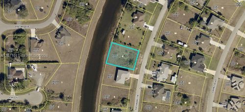 560 Pachman Cir, LEHIGH ACRES, FL, 33974-9480 | Card Image
