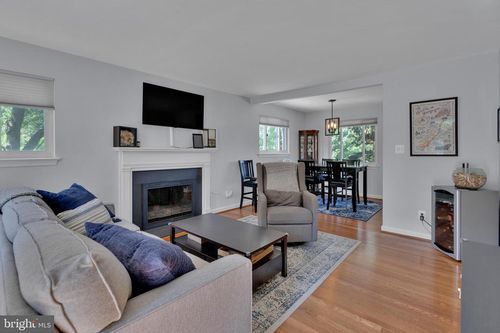 3252 Holly Hill Dr, FALLS CHURCH, VA, 22042-3660 | Card Image