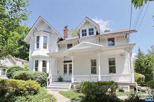 83 Grove St, Englewood, NJ, 07631-2604 | Card Image