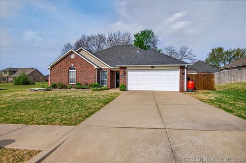 1909 Richmond Dr, Bartlesville, OK, 74006-6953 | Card Image