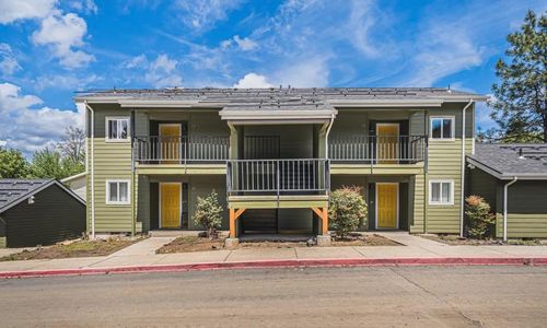 621 N Riverside Ave, Medford, OR, 97501-4606 | Card Image