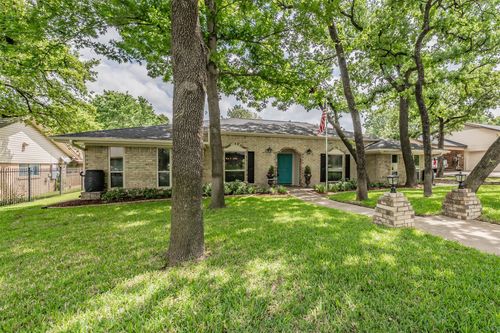 2872 Winterhaven Dr, Hurst, TX, 76054-2206 | Card Image
