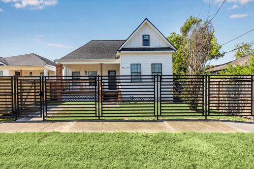 2302 Sumpter St, Houston, TX, 77026-6844 | Card Image