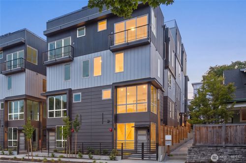 2328 D Franklin Avenue E, Seattle, WA, 98102 | Card Image