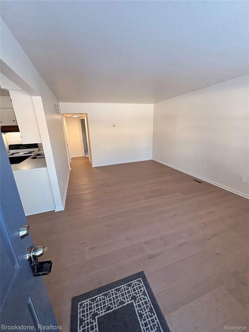 1063 York St, Plymouth, MI, 48170-1439 | Card Image