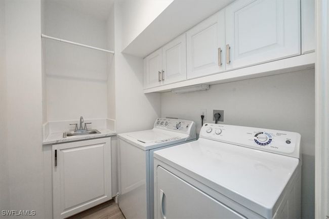 2205 - 233 Colonade Cir, Condo with 3 bedrooms, 4 bathrooms and null parking in NAPLES FL | Image 24