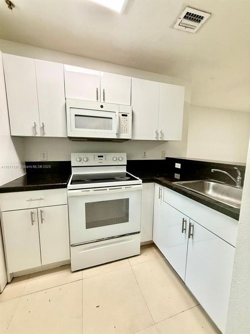 8-1043 Nw 4th St, Miami, FL, 33128-1297 | Card Image