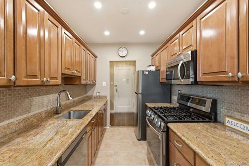 4s-162-41 Powells Cove Blvd, Beechhurst, NY, 11357-1439 | Card Image
