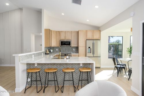 10563 E Bella Vista Dr, Scottsdale, AZ, 85258-5765 | Card Image